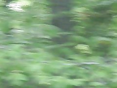 Tiener buurman s moeder in tuin