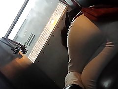 JIT kont getande omhoog op school bus