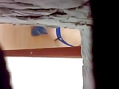 Heerlijke Braziliaanse meisje. het veranderen van kleding.