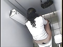 Arabische meisje toilet spion